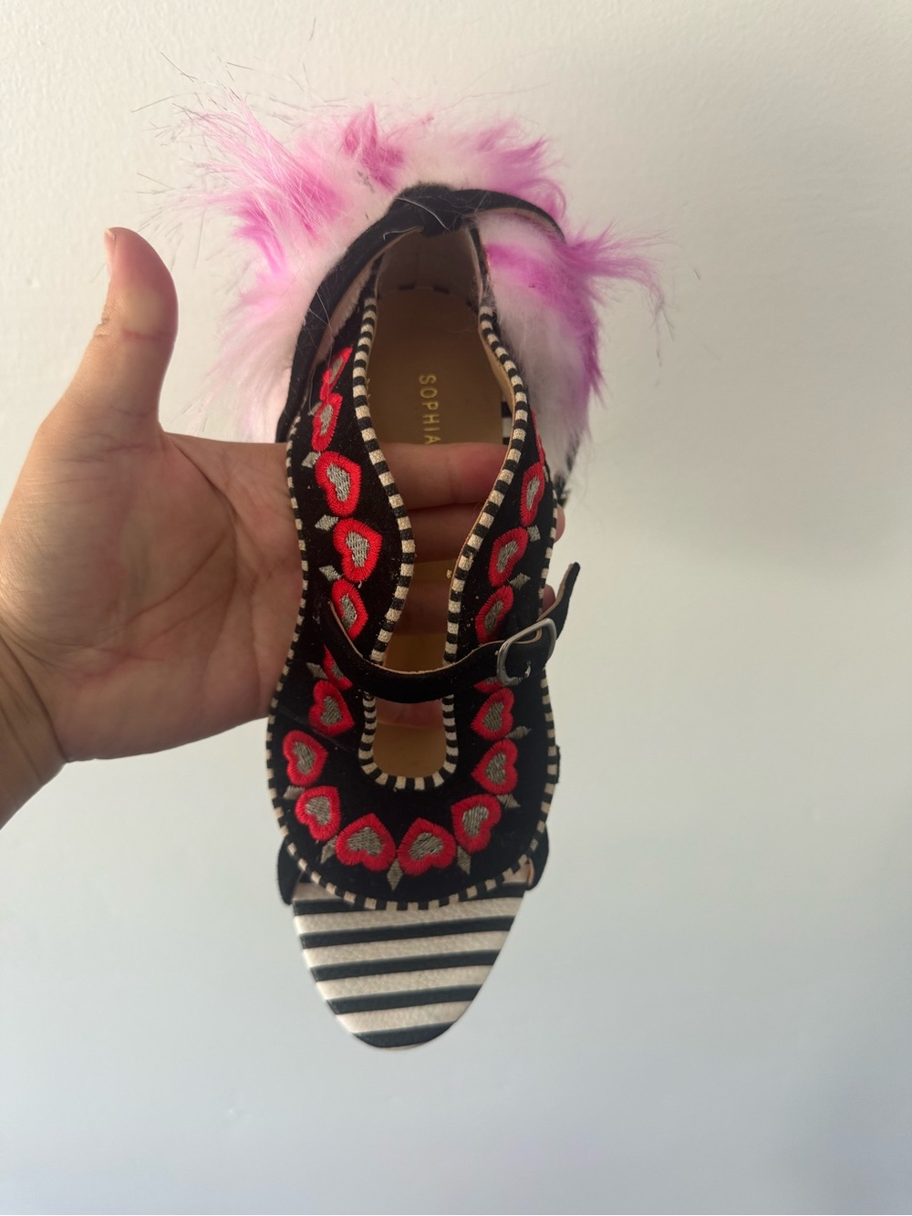 Sophia Webster Black & Pink Heart-Appliqué T-Strap Sandals - Picture 2 of 4